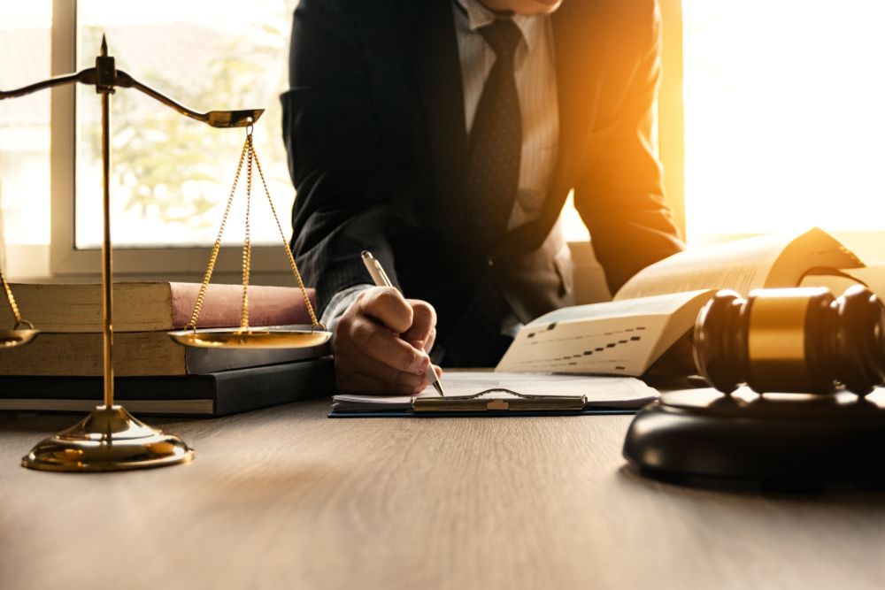 Pros And Cons of Hiring a Criminal Defense Attorney | The Law Offices of Richard J. Fuschino Jr.